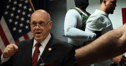 MAKE AMERICA SAFE AGAIN: ICE Arrests More Than 900 Suspected…